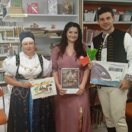 Fotografia kolorowa. Zdjęcie grupowe. 