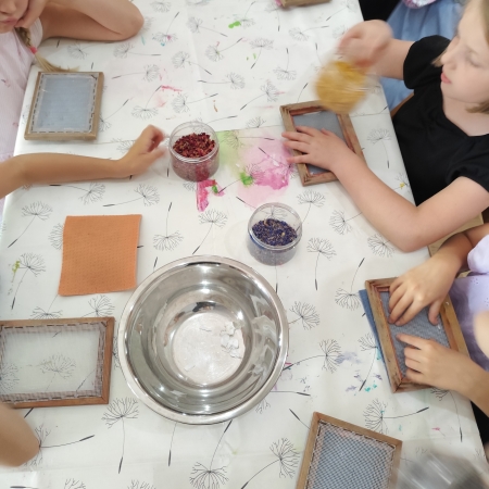 Fotografia kolorowa. Warsztaty z czerpania papieru.