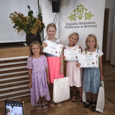 Fotografia kolorowa. Uczestniczki konkursu.