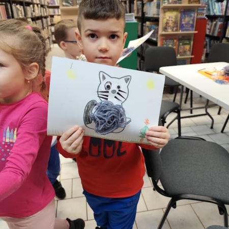 Fotografia kolorowa. Uczeń i jego praca plastyczna.