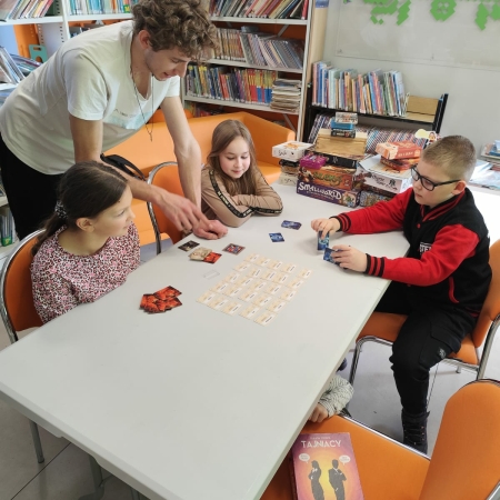 Planszogranie w bibliotece w Brennej