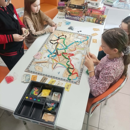 Planszogranie w bibliotece w Brennej