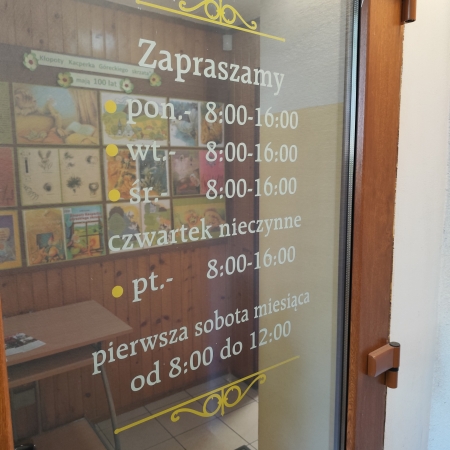 Wnętrze biblioteki w Górkach Małych.