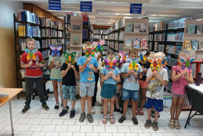 Mój przyjaciel Kemushi i kolorowy świat motyli - Bucze 