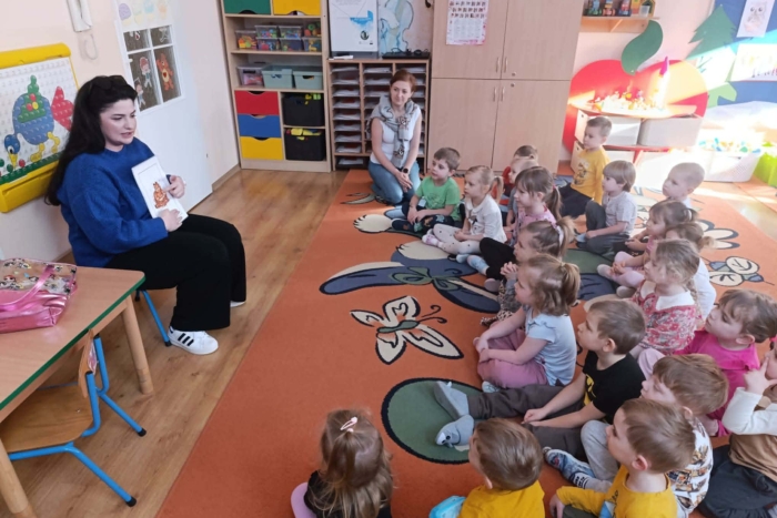 Kot Precelek i przedszkolaki - Czytanie na Dywanie 