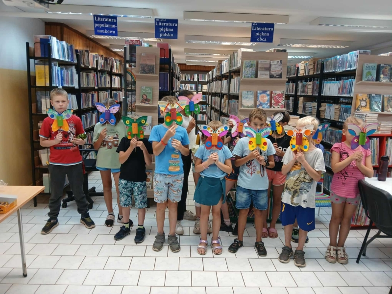 Mój przyjaciel Kemushi i kolorowy świat motyli - Bucze 