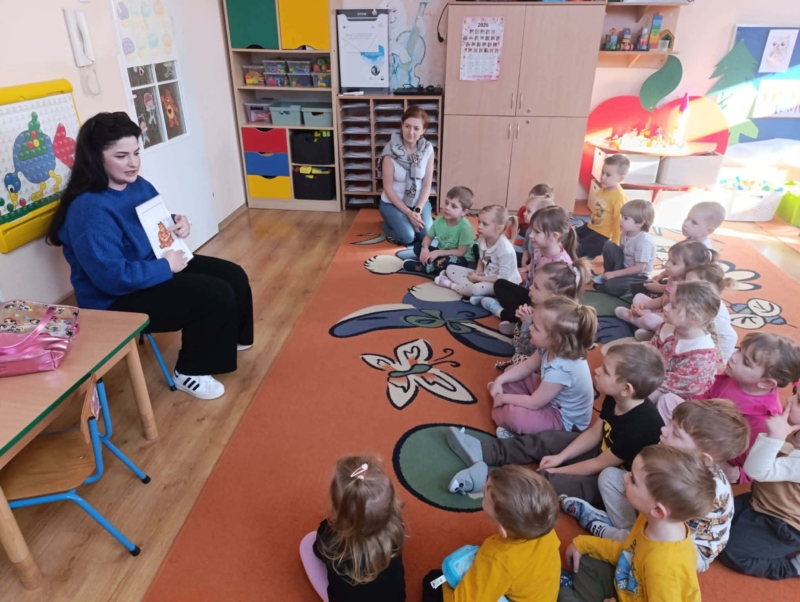 Kot Precelek i przedszkolaki - Czytanie na Dywanie 