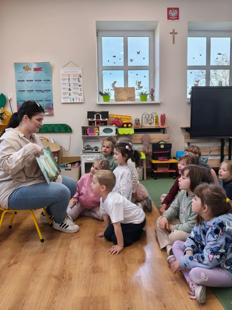 „Żaba, która chciała być Królikiem” i „Żółwie, które dały radę” - Czytanie na Dywanie 